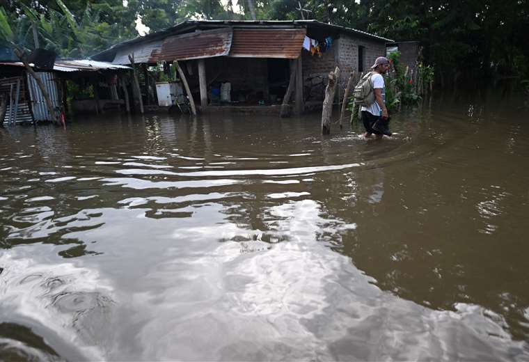 Tormenta Pilar se aleja de Centroamérica tras dejar cuatro muertos