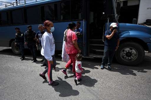 Hallan A M S De Cien Menores Migrantes Abandonados En Carretera De