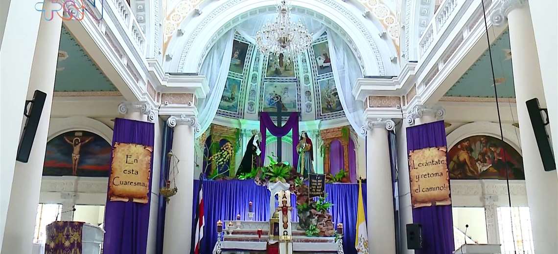 Altar de la Parroquia de San Antonio de Padua cambió cada semana para