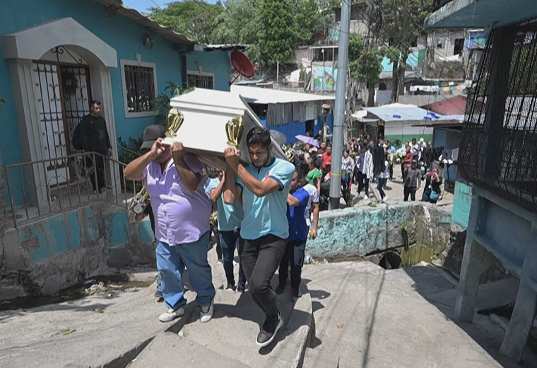 Emotivo Funeral De Madre Que Salv A Su Hija De Estampida En El