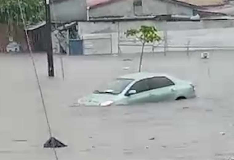 Video Carros Flotando Y Casas Anegadas Por Fuertes Lluvias De Este