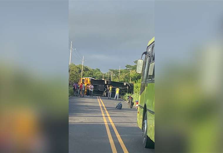 Vuelco De Bus Deja Cinco Heridos En Guanacaste Teletica