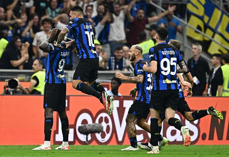 Inter Golea Al Ac Milan En El Derbi Y Toma El Mando De La Serie A