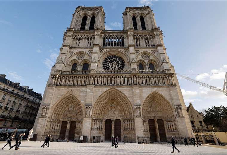 Notre Dame de París vuelve a abrir sus puertas cinco años después de su