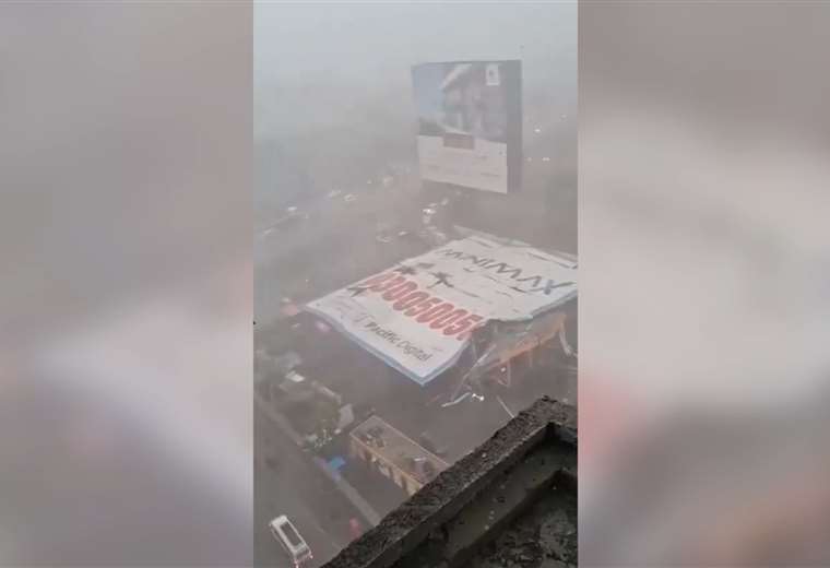 Video Doce muertos y 60 heridos tras la caída de una valla