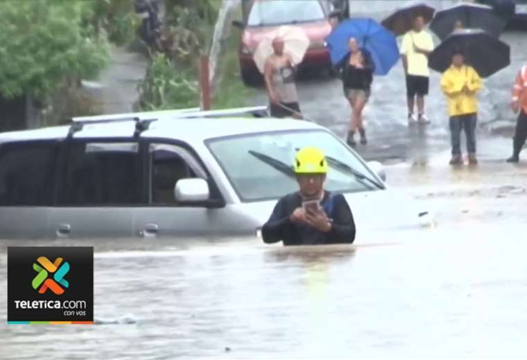 Fuertes lluvias provocan inundaciones en el Pacífico Central Teletica