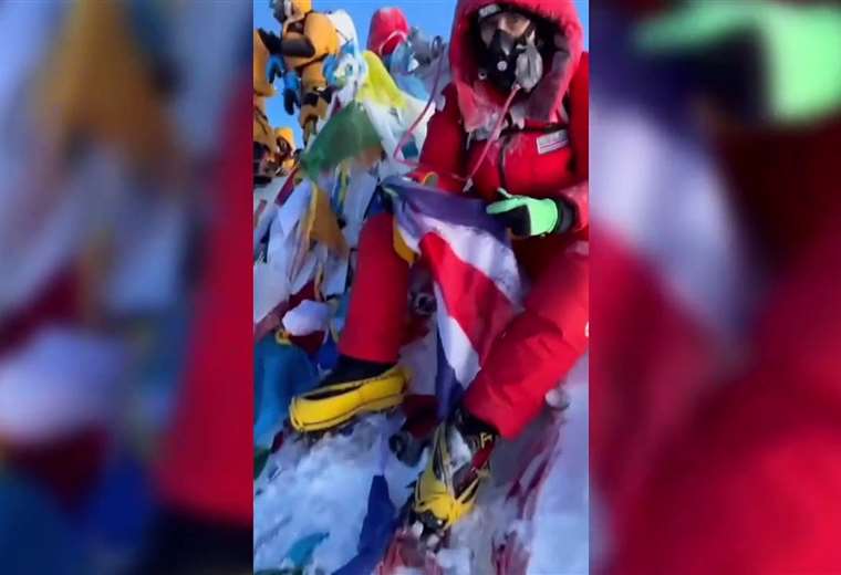 Video Primeras imágenes de Ligia Madrigal en la cima del Monte Everest