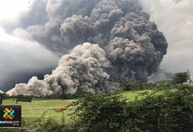 Volcán de Fuego hace erupción en Guatemala