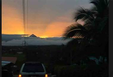 Cerros y volcanes de la Zona Norte se tiñeron de anaranjado