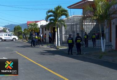 Al menos tres hombres lograron huir de la policía tras asaltar una vivienda en Curridabat