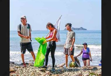 'Se recolectó basura en la playa el sábado, domingo y aún este lunes se continúa la limpieza'
