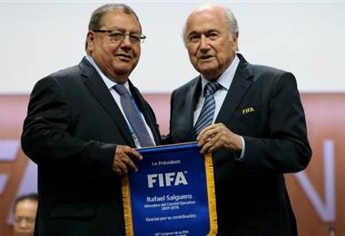 FIFA sanciona a expresidente de Federación de Guatemala Rafael Salguero por corrupción