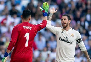 Keylor Navas y Sergio Ramos se saludan tras el triunfo del Real Madrid ante el Celta.