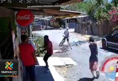 En bicicleta y con cuchillos fueron asaltados dos vendedores en Puntarenas