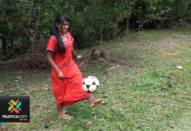 Joven indígena representará a Costa Rica en el mundial de futbol femenino en Francia