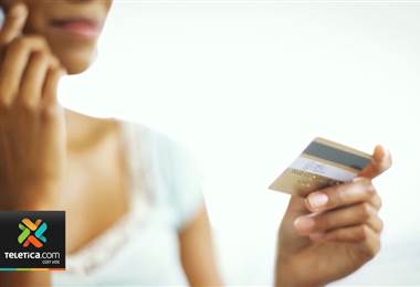 Planean demandas colectivas contra altos intereses de algunas tarjetas de crédito