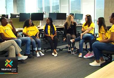   Estudiantes limonenses visitaron instalaciones de Microsoft para aprender de tecnología