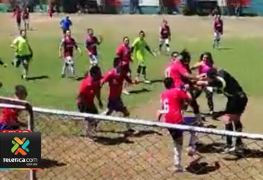 Árbitro fue agredido durante un partido de fútbol de canchas abiertas en Desamparados de Alajuela