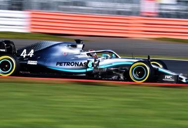 Lewis Hamilton, piloteando el nuevo Mercedes-AMG F1 W10 en Silverstone