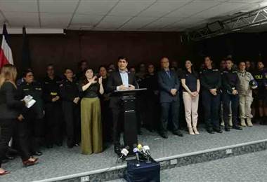Carlos Alvarado rindió homenaje a mujeres agentes de la Fuerza Pública por el Día de la Mujer