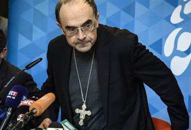 Renunciará cardenal francés condenado por no denunciar caso de pederastía
