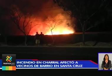 Incendio en un charral afectó a los vecinos de un barrio en Santa Cruz de Guanacaste
