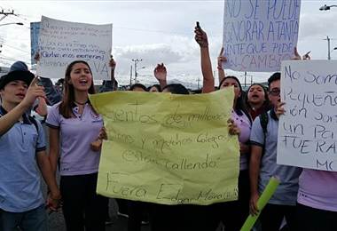 Estudiantes del Liceo Rodrigo Facio llegan a Casa Presidencial