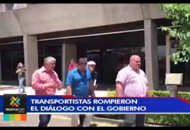 Transportistas rompen diálogo con Carlos Alvarado y se levantan de la mesa de negociación