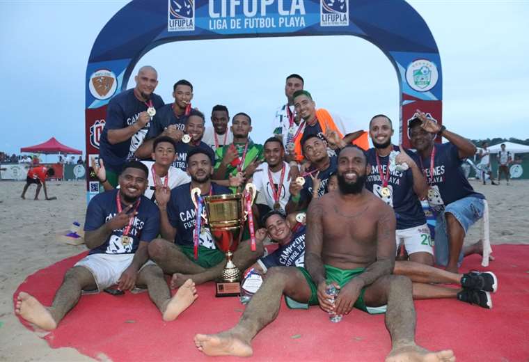 Yunis Limón campeón de Fútbol Playa.