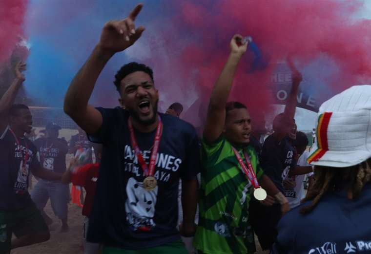 Yunis Limón campeón de Fútbol Playa.