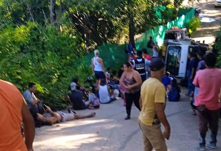 Vuelco de camión deja heridos graves en Guanacaste