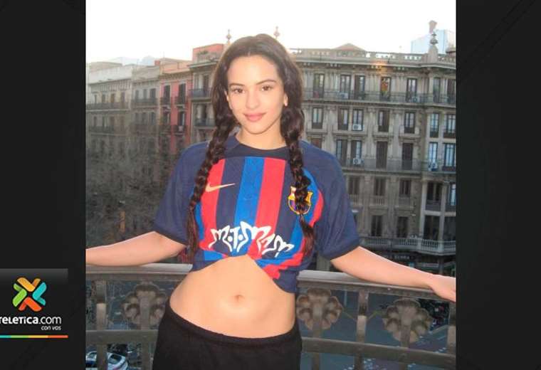 Rosalía con la camiseta del Barcelona