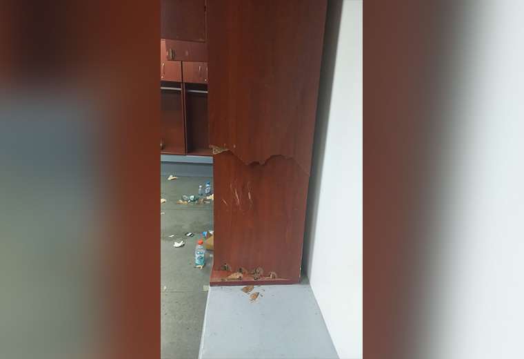 Así dejó el Herediano el camerino del Saprissa este domingo
