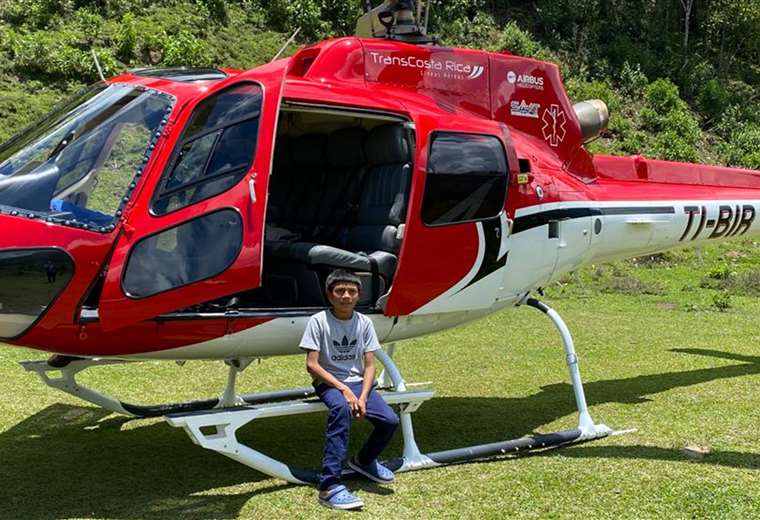 Indígena de Chirripó construyó a escala helicóptero que le salvó la vida tras dispararse e