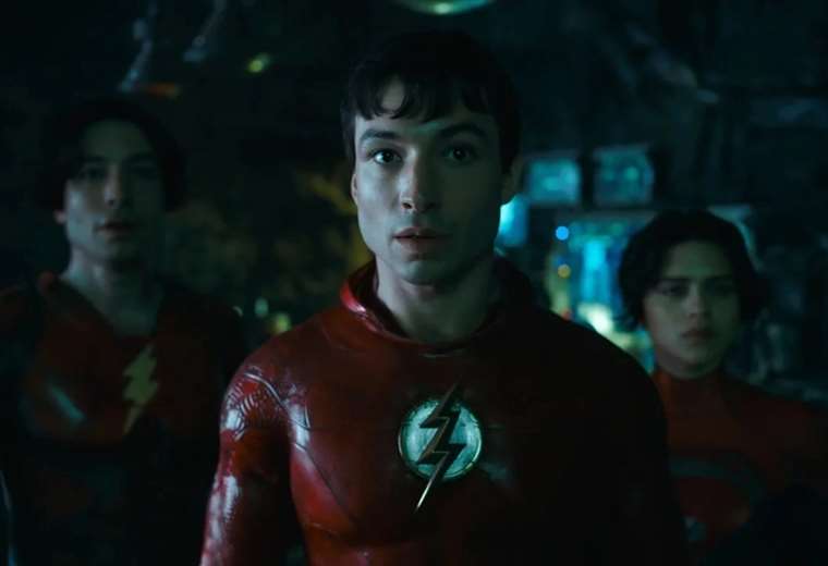 Ezra Miller interpreta 2 versiones del personaje Barry Allen