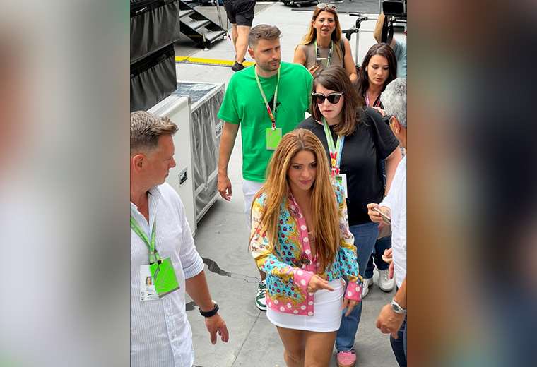 Shakira animó a Lewis Hamilton desde el palco de Mercedes
