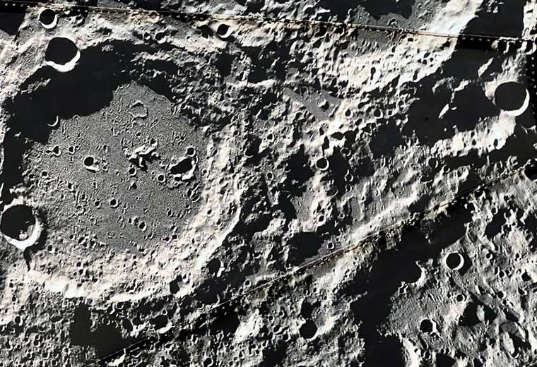 Descubren misteriosa roca radiactiva en la cara oculta de la Luna