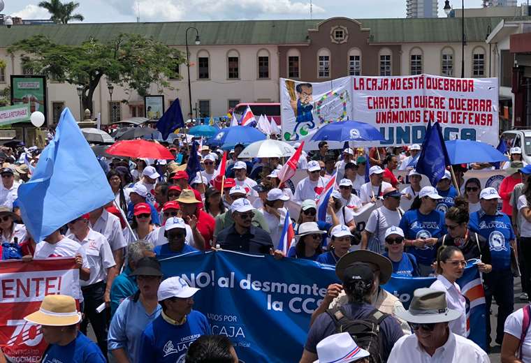 Bajo la consigna “¿De quién es la Caja?  Del pueblo que trabaja”, marchan en San José