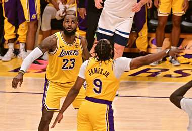 LeBron y Bronny James. AFP