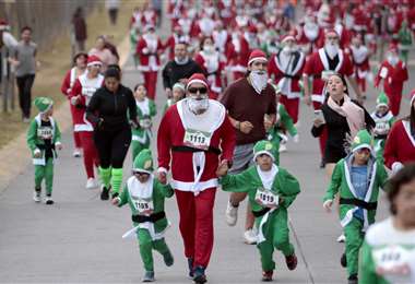 Carrera navideña en México. AFP