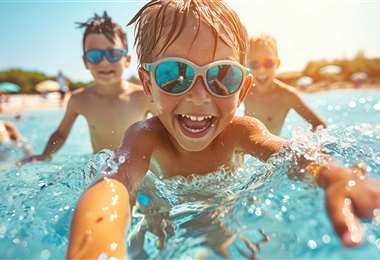 Niños con lentes de sol online