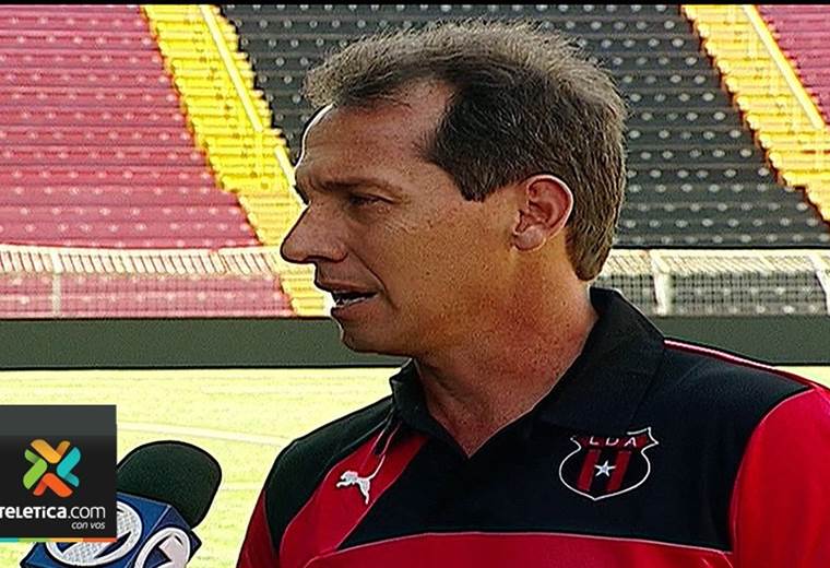 Wilmer López, técnico de Liga Deportiva Alajuelense
