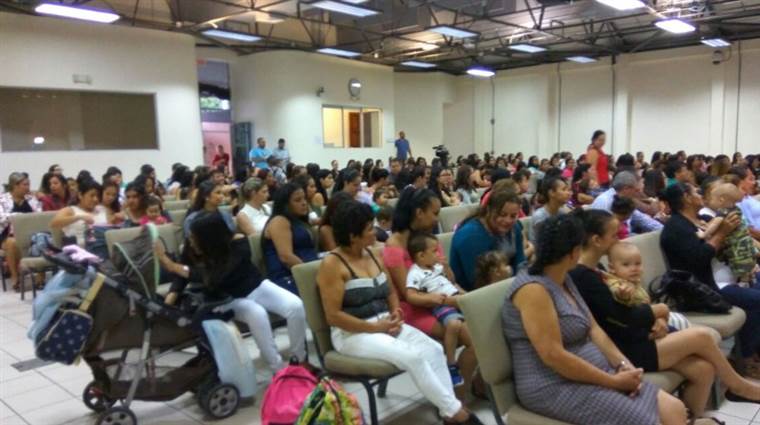 265 madres solteras entre los 12 y 17 años se graduaron del programa "Estudia vale por dos"