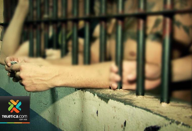COVID-19: casos activos en cárceles han aumentado casi 500% este mes