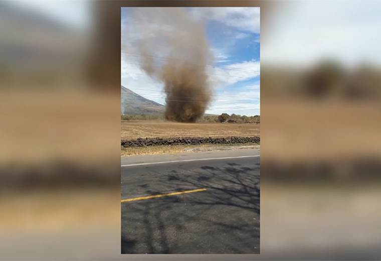 ¿Tornado en El Salvador? Video captó fenómeno meteorológico en una zona