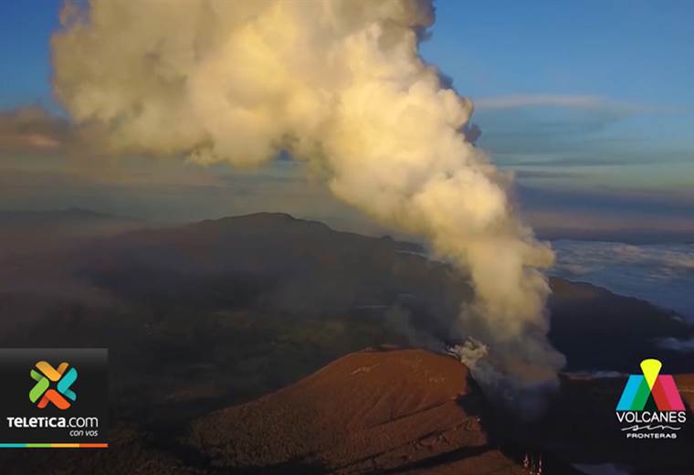 Volcán Turrialba hace una explosión cada 30 o 60 minutos