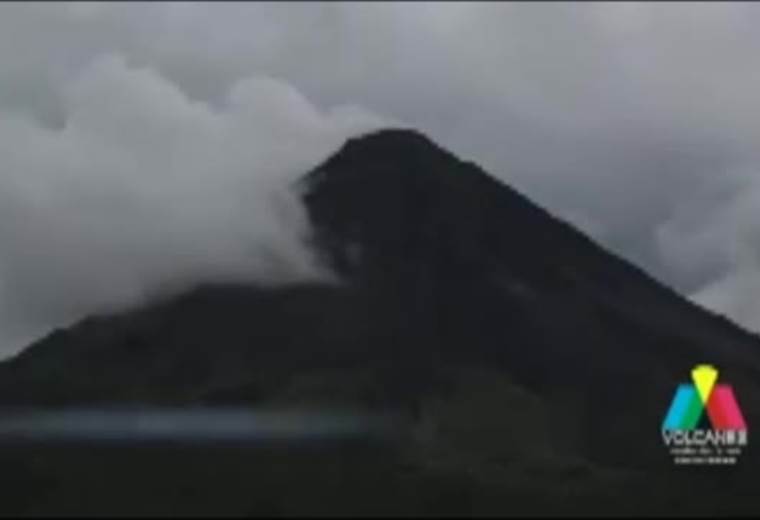 Volcán Arenal muestra incremento en su actividad