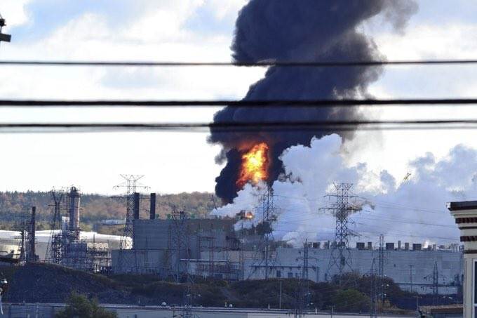 Explosión e incendio en la refinería más grande de Canadá