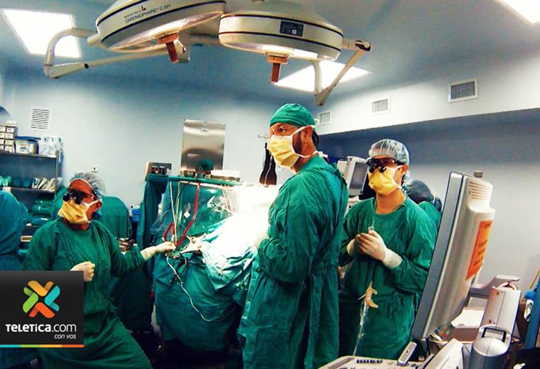 Médicos operan hasta 8 tumores cerebrales por semana en hospital México