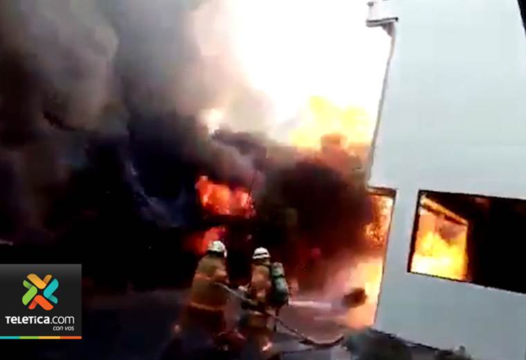 Bomberos que esquivaron el impacto de un cilindro de gas en llamas, narran lo vivido